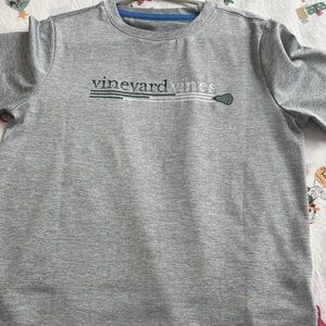 Vineyard vines performance T shirt size 6